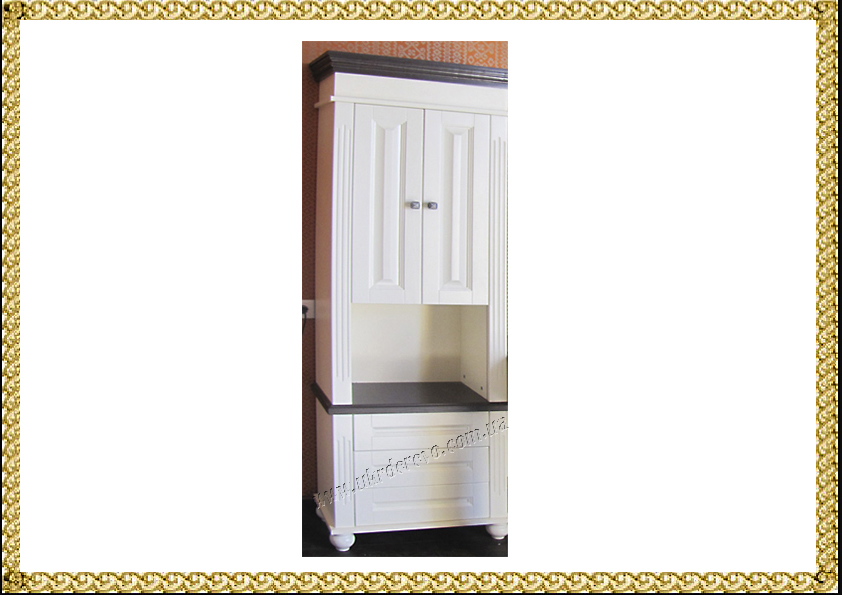 Деревянный шкаф пенал